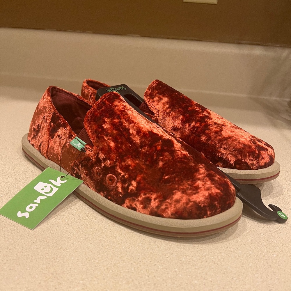 SANUK Donna Cruz Velvet Slip Ons